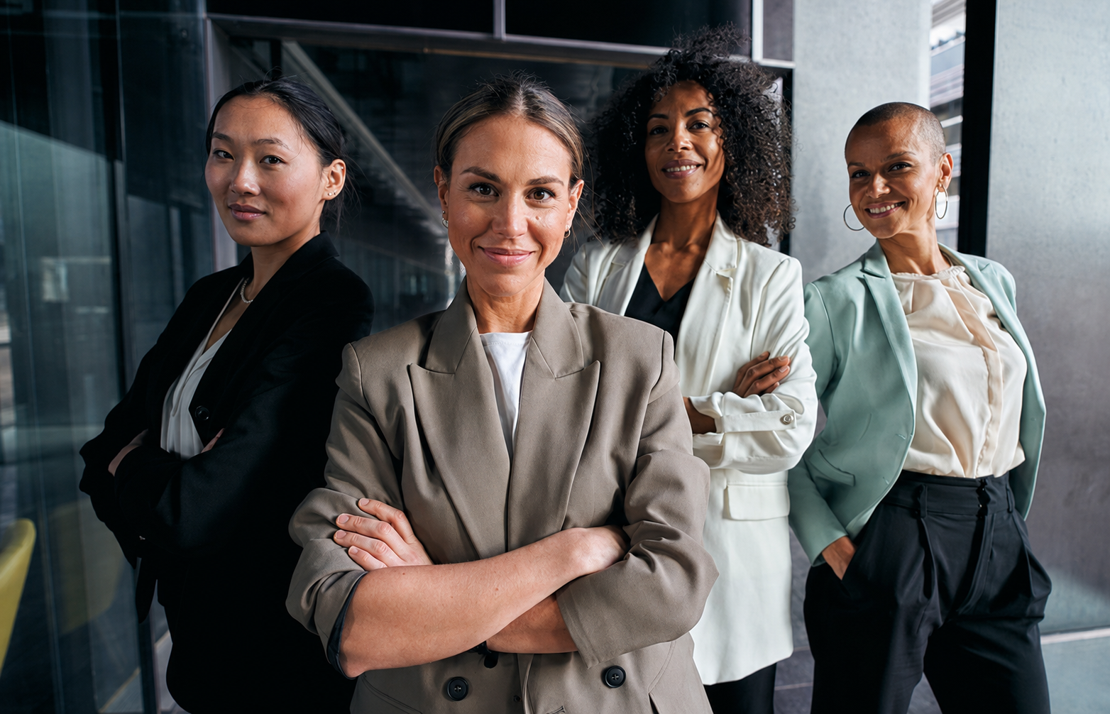 Grupo diverso de mujeres profesionales